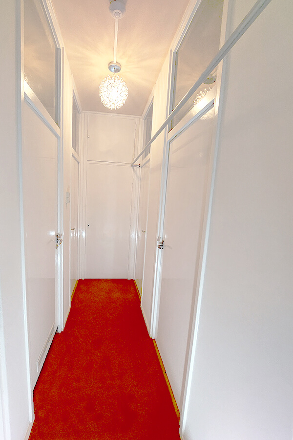 Overloop deuren geschilderd